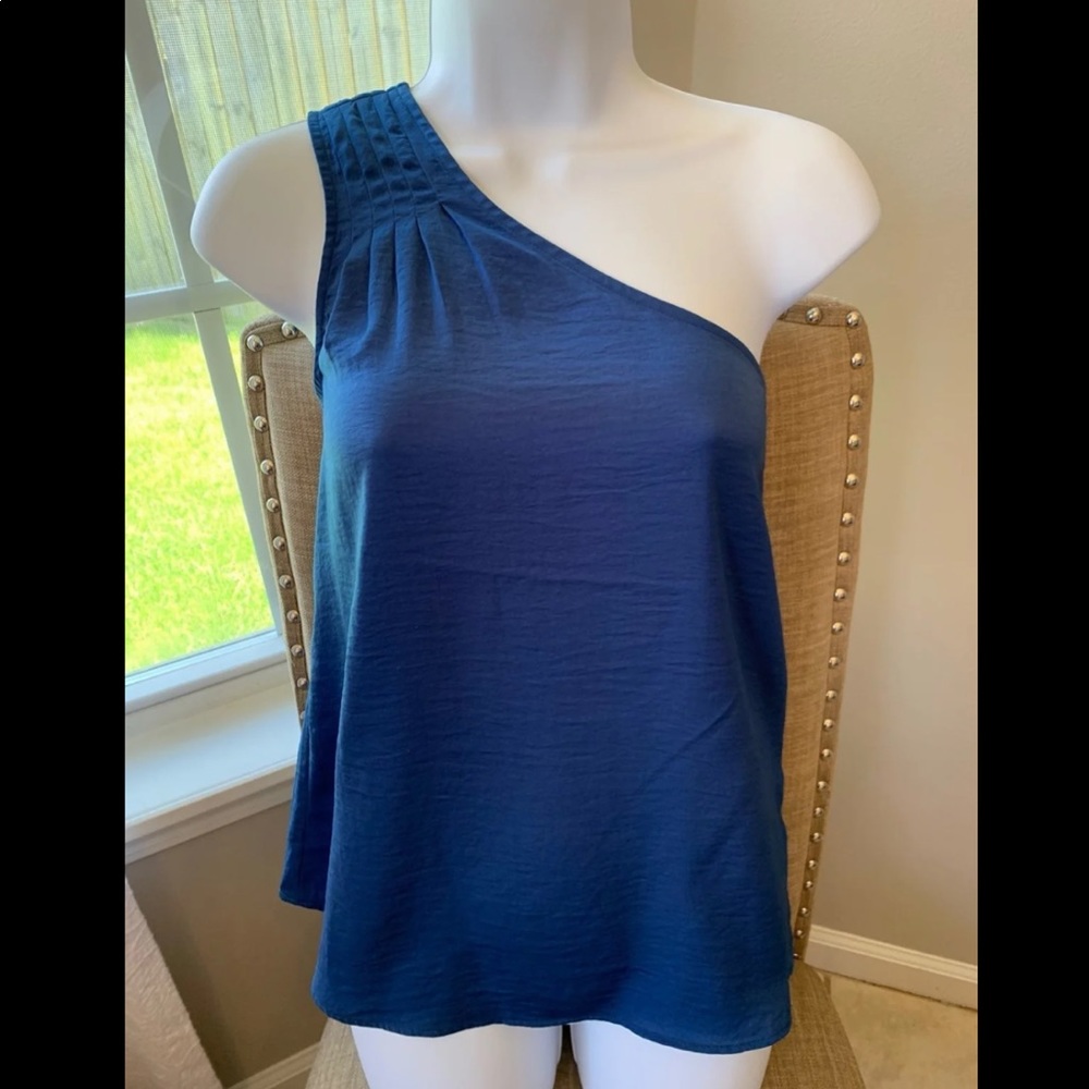 Banana Rep One-Shoulder - Picture 6 of 6